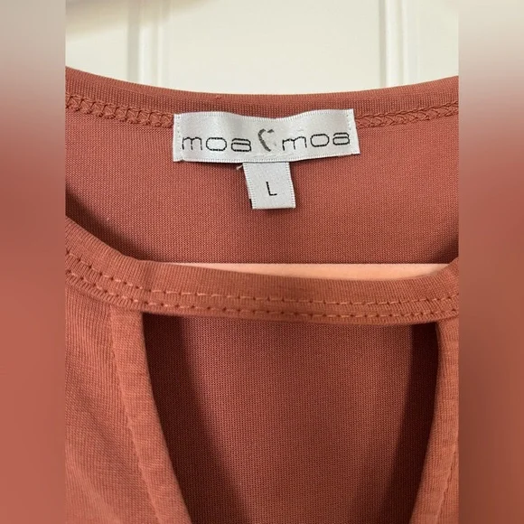 Moa Moa Top Rust Wrap With Cutout Size Large tank sleeveless blouse draped - Picture 2 of 9